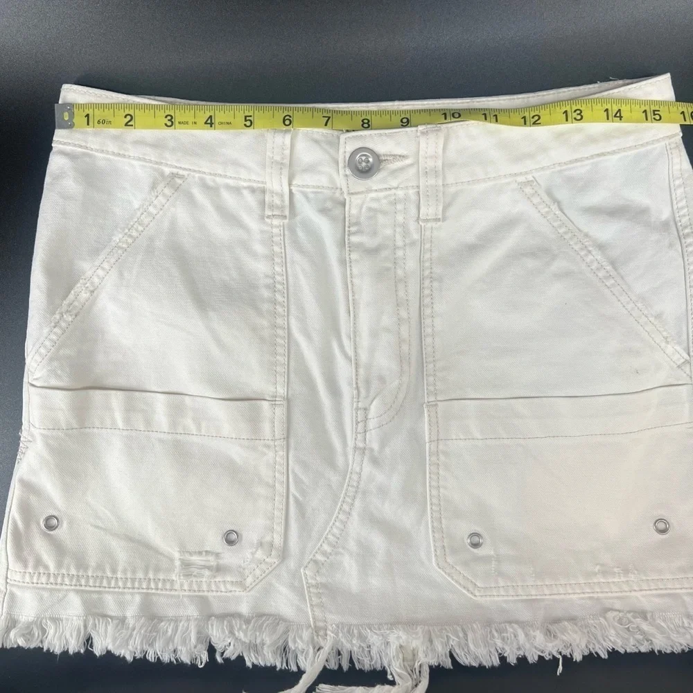 Free People White Cargo Distressed Mini Skirt With Pockets Raw Hem Size 27 - Picture 8 of 10